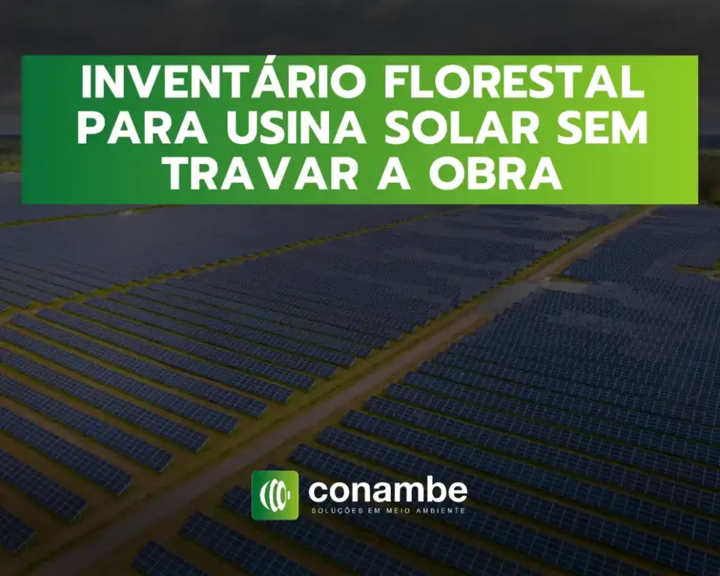 Imagem com texto em destaque “Inventário Florestal para Usina Solar Sem Travar a Obra” sobre um campo com painéis de energia solar e a marca ConamBe.